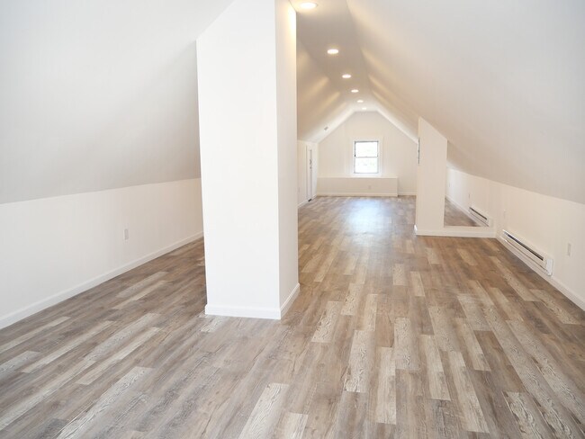 Building Photo - 172 Boylston St