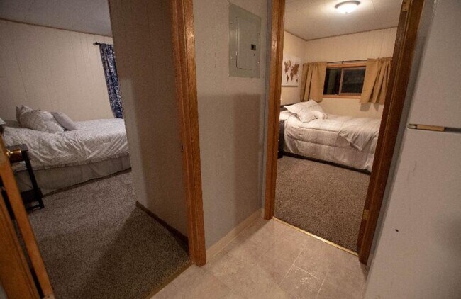 Building Photo - 1316 W Dean Ave