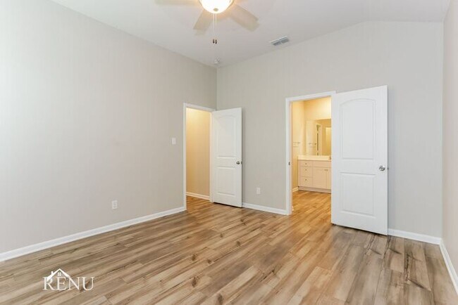 Building Photo - 2026 Delta Downs Dr