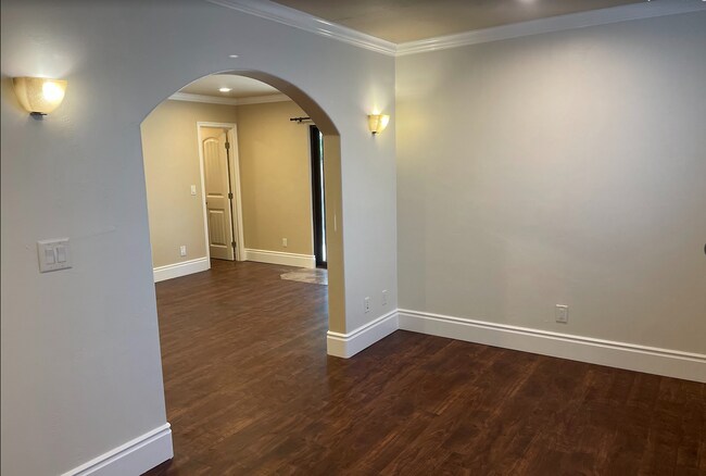 Building Photo - Call for your Private Showing! - Rent Ready September 1st