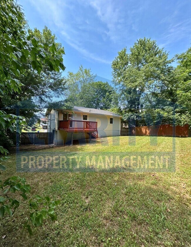 Building Photo - Gorgeous four bedroom home!!