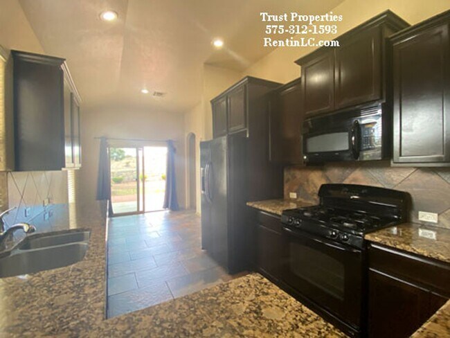 Building Photo - 4725 Rimrock Dr