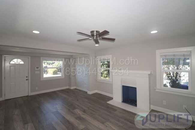 Building Photo - Cozy 2B/2BA with office/den