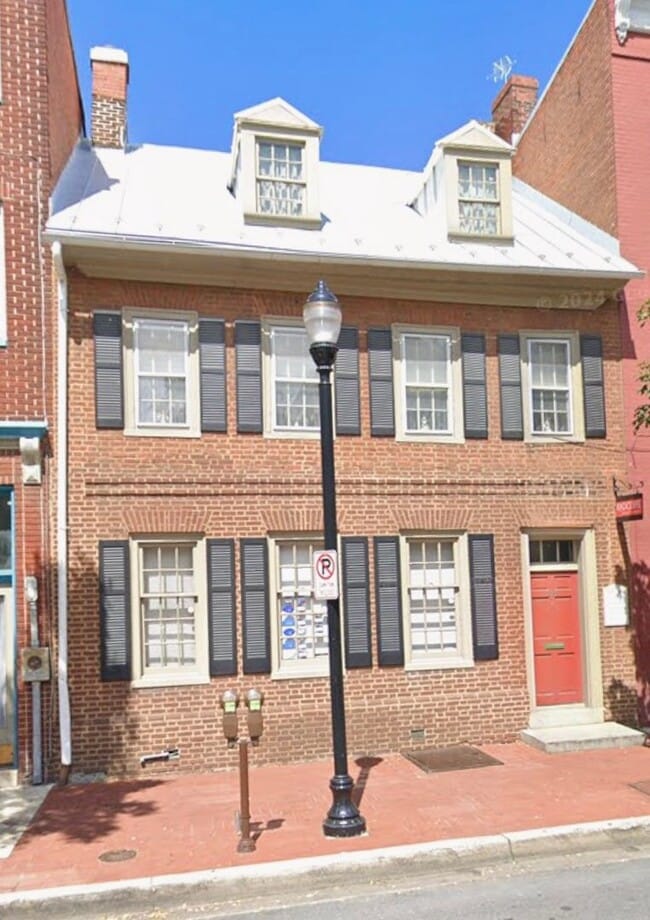 Building Photo - 233 N Market St