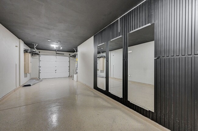 Building Photo - Stylish Tri-Level Home/Tandem Garage in Henderson