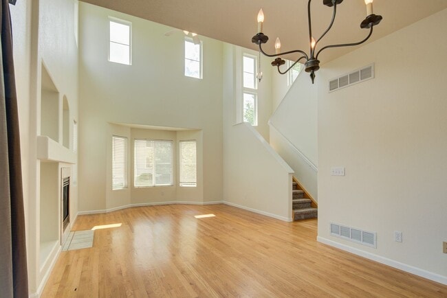 Building Photo - Beautiful home with 3 bedrooms, 2 1/2 bathrooms, 2-car garage ready to move in!  NO PETS & NO SMO...