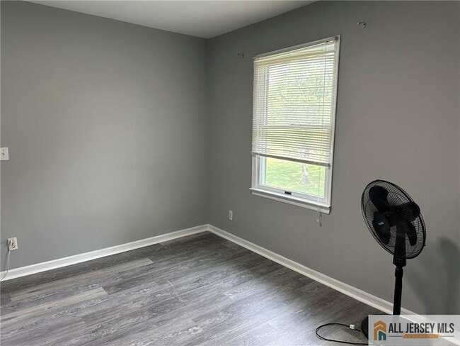 Building Photo - 351 Metlars Ln
