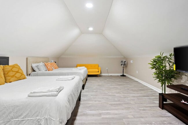 Building Photo - 1523 S East St