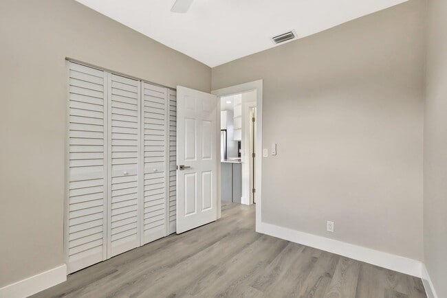 Building Photo - 1335 Lee St