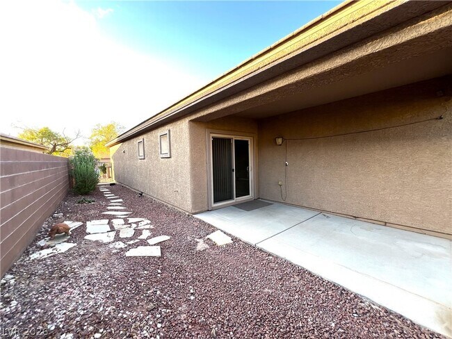 Building Photo - 4205 Gliding Gulls Ave