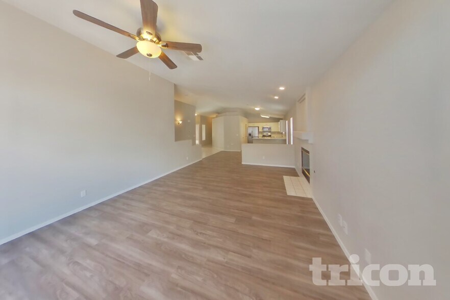 Building Photo - 5582 Super Bowl Dr