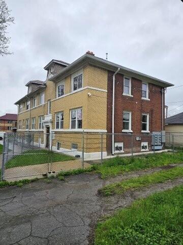 Building Photo - 2411 W Grand St