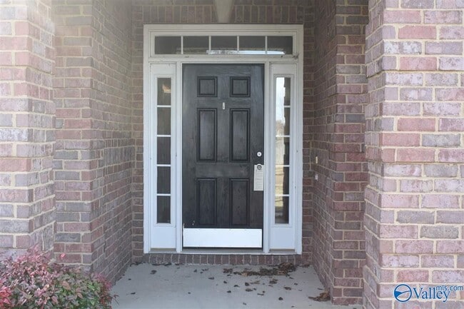 Building Photo - 7010 Thornwood Ln SE