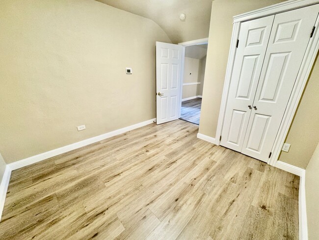 Building Photo - Cozy Oakland 2Bed/1Ba Home in a Private St...