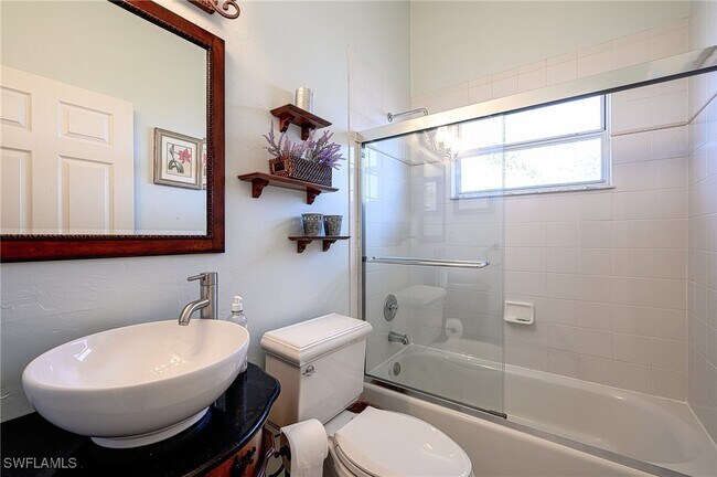 Building Photo - 7106 Lone Oak Blvd
