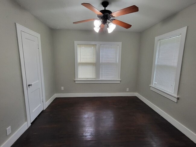 Building Photo - Cute 2 bedroom, 1 bathroom house located next to UCO in Edmond, OK