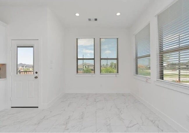 Building Photo - 1526 Crystal Stream Dr