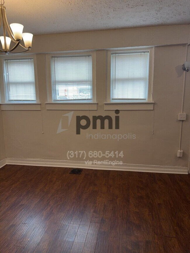 Building Photo - 1 W 28th St