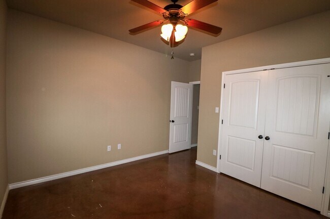Building Photo - 3017 Stallion Dr