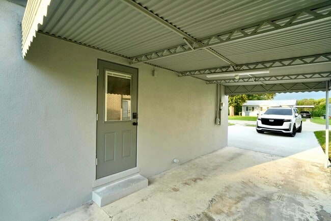 Building Photo - 885 Ruby Ave