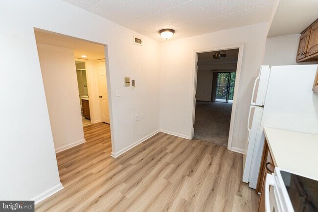 Building Photo - 227 Canal Park Dr