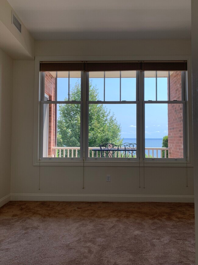 Building Photo - 540 S Lakeshore Blvd