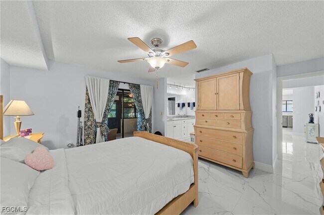 Building Photo - 11650 Pointe Cir