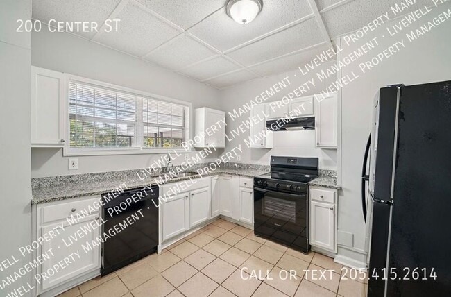 Building Photo - 200 Center St