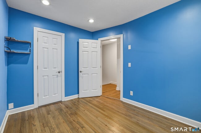 Building Photo - 28 Garden Dr