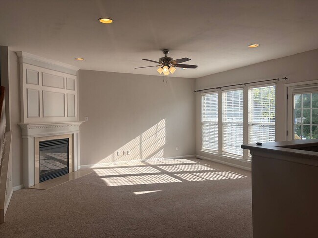 Building Photo - 1108 Harding Cir