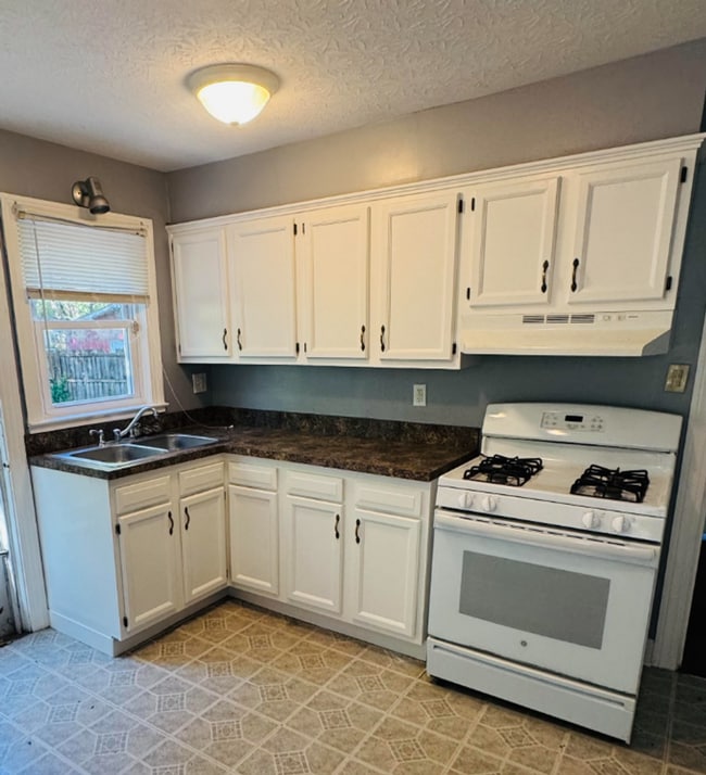 Building Photo - 4BR w/ Detached Garage near Downtown Louisville