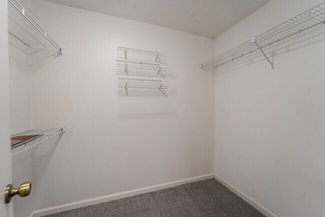 Building Photo - Beautiful 4 bedroom, 3 bathroom home on the East End of Hot Springs Village. Pets are considered ...