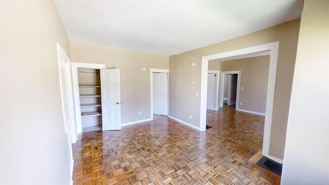 Building Photo - 716 Pearl St