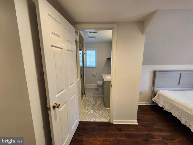 Building Photo - 51 Bunting Ln