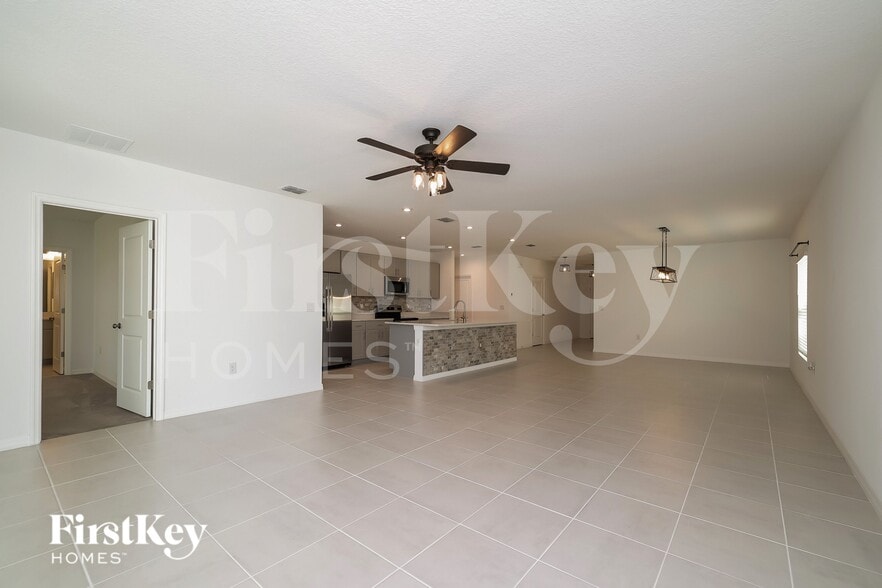 Building Photo - 5007 Vellacito Way