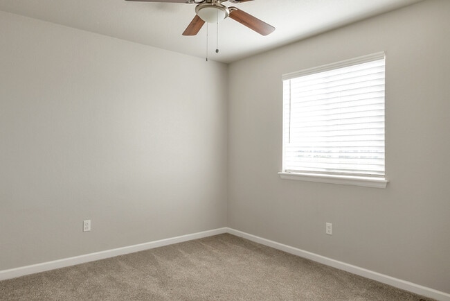 Building Photo - Stunning 4 beds 3 baths in Parker!