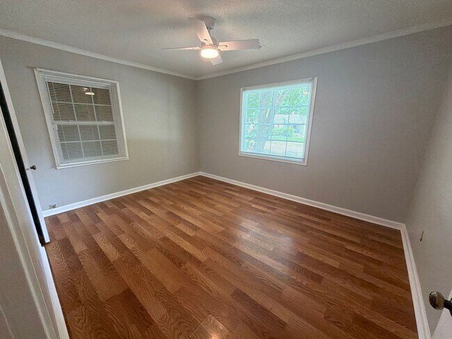 Building Photo - Nice Home In the U of M Area