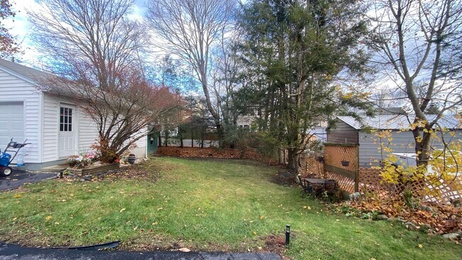 Building Photo - 26 Pine St