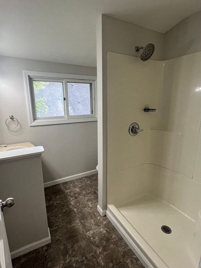 Building Photo - Recently Updated Single Family Home Available