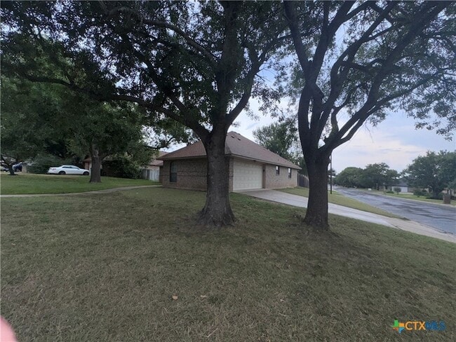 Building Photo - 1801 Thomas Ct