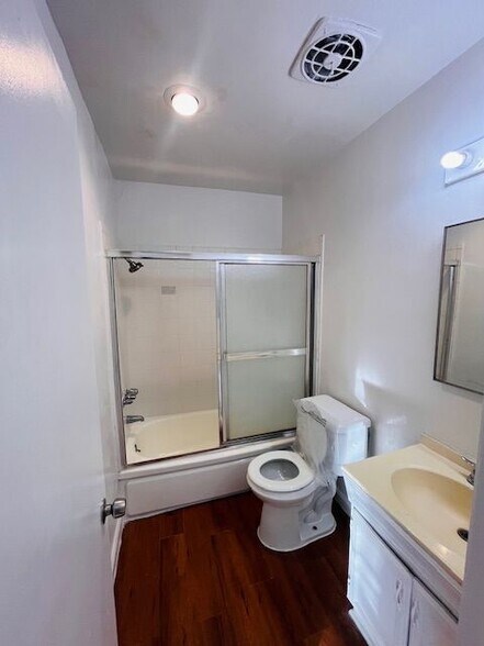 Building Photo - 1260 Beachwood Dr