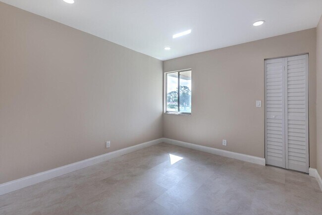 Building Photo - 5030 NW 5th St