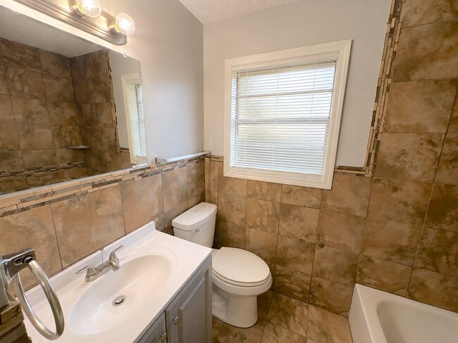Building Photo - 4316 Springwind Rd