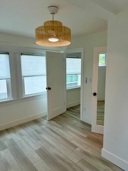 Building Photo - 1653 1/2 Bayview Dr