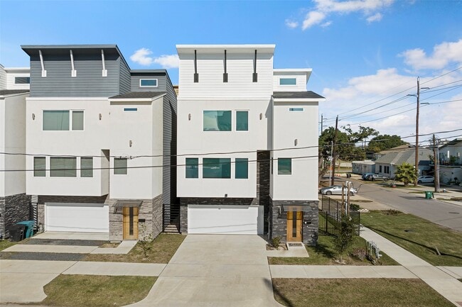 Building Photo - 2413 Pease St