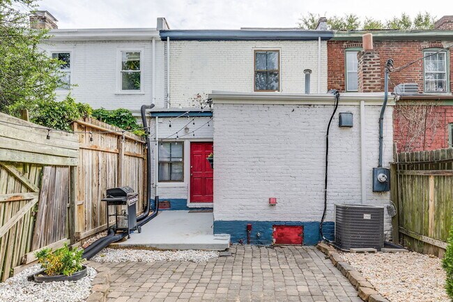 Building Photo - 317 W Marshall St