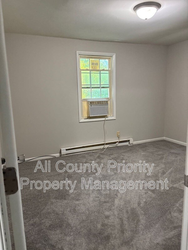 Building Photo - 1706 Carolina St E