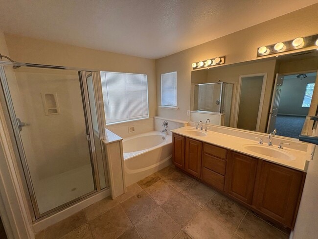 Building Photo - 2216 Cermak Way