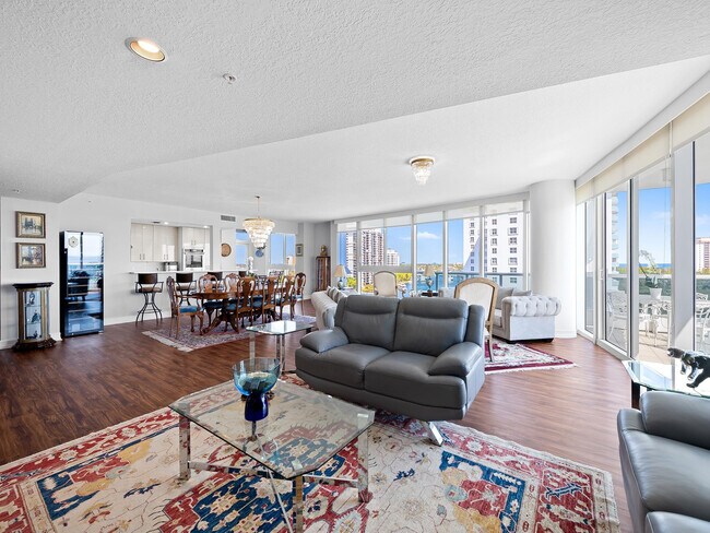 Building Photo - 715 Bayshore Dr