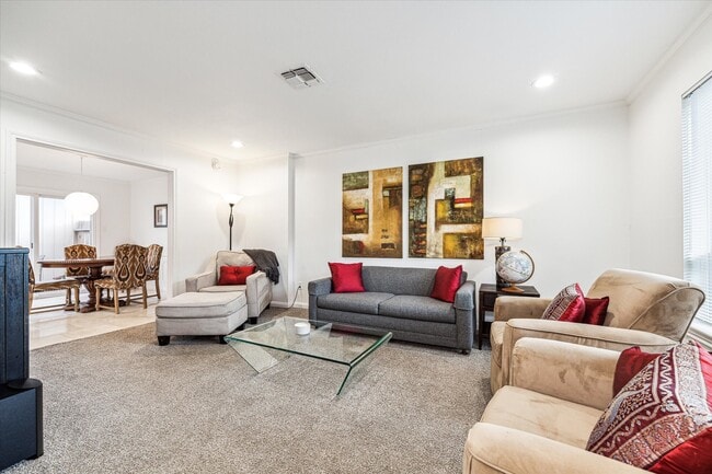 Building Photo - 1880 Saxony Ln